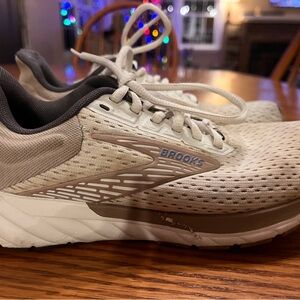 Brooks Women's Athletic Shoes - Cream and Gray
